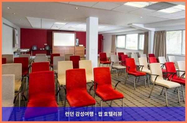 영국 노샘프턴 호텔 추천! Holiday Inn Express Northampton - South 후기 - 커플 여행 최고였어!
